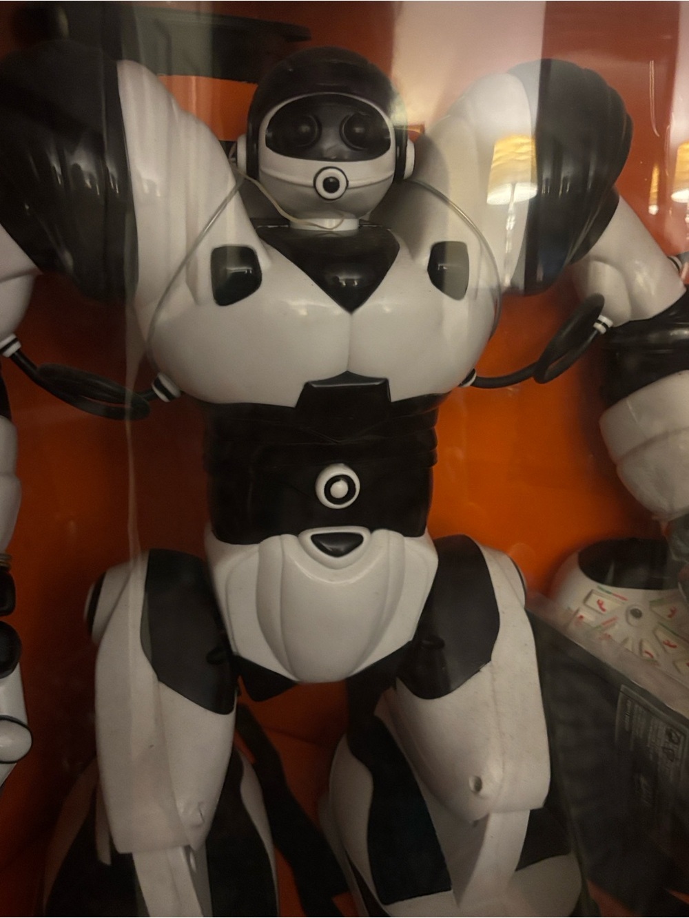 Wow Wee 2004 vintage Robosapien White & Black Interactive Robot in originalBox!